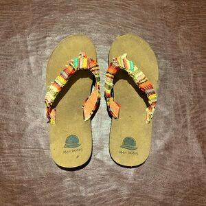 Maui Island multicolor sandals.